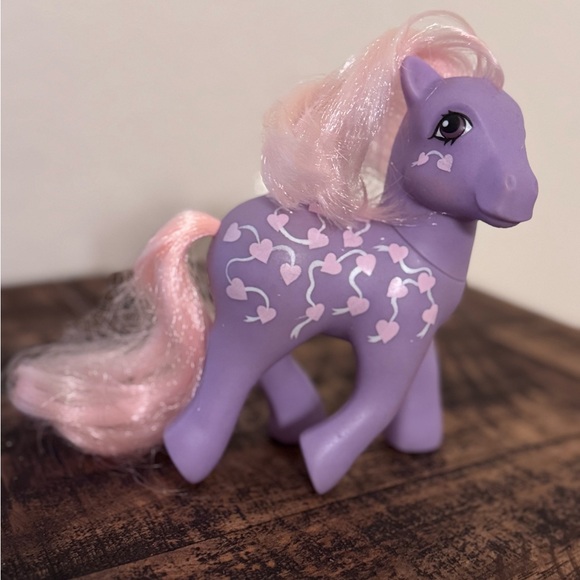 This vintage My Little Pony figure from 1986 is a must-have for any